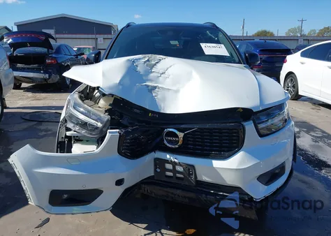 2020 Volvo Xc40 T4 R-Design из США, поврежденный, VIN YV4AC2HMXL2345850